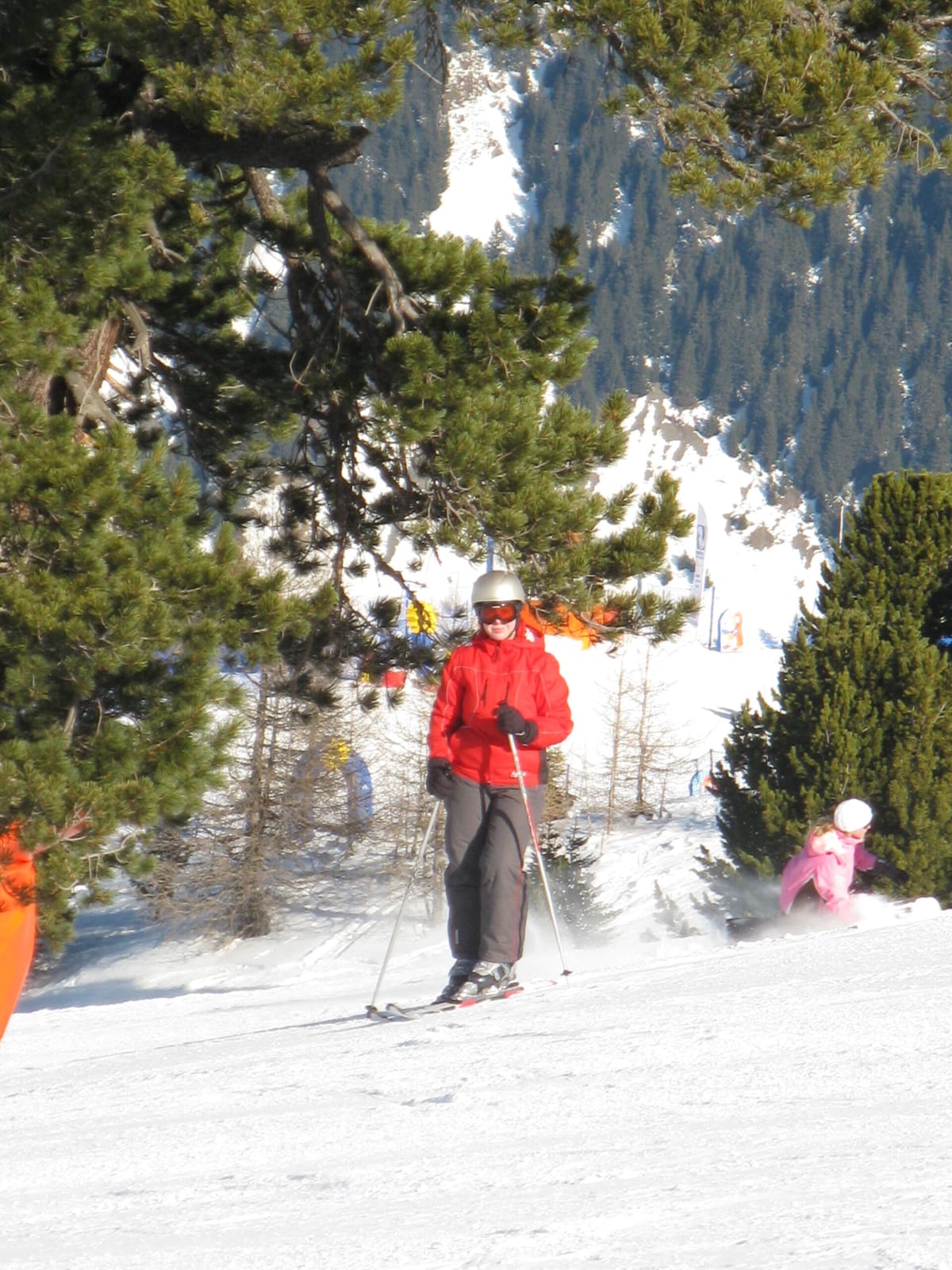 Daniëlle op de ski’s in de sneeuw, tijdens een skivakantie
